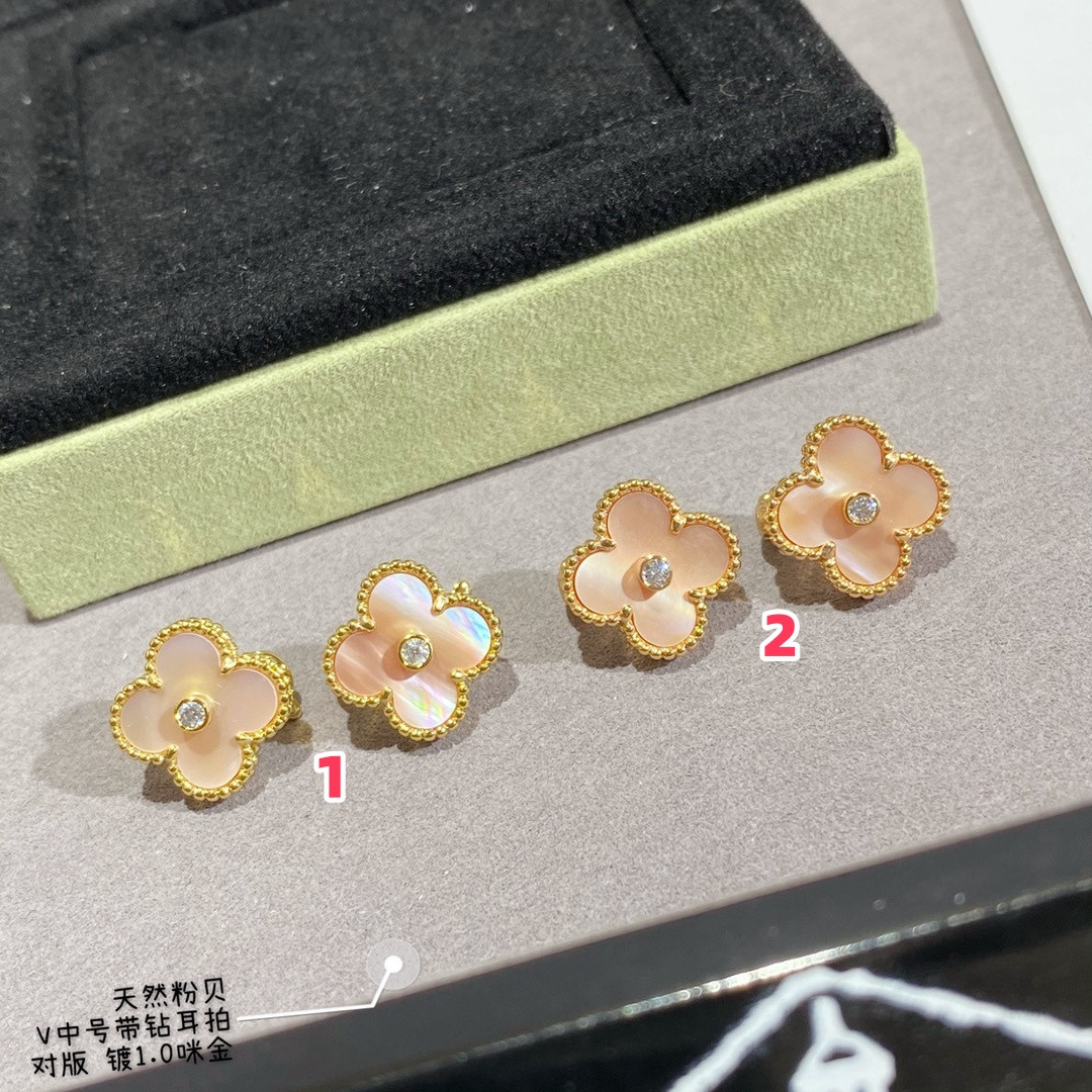 v*n cl*f & arpels natural pink shell with Di*m*nd four-leaf clover earrings