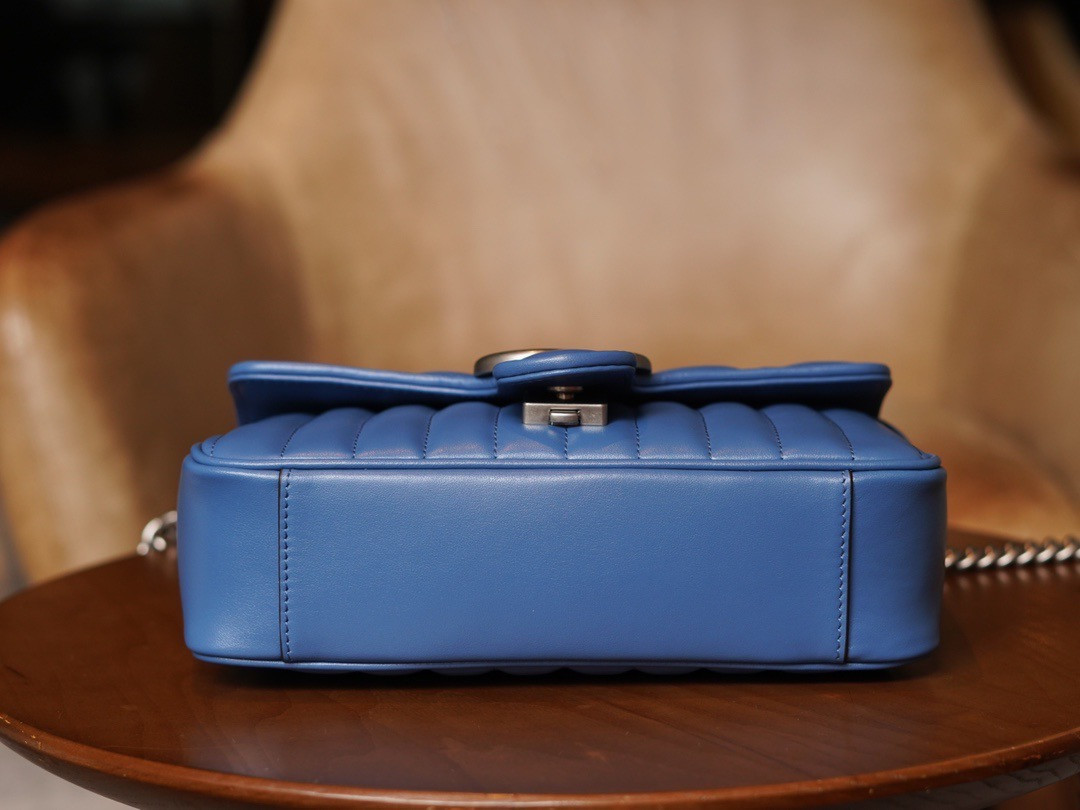 GG Marmont matelassé mini bag 22CM