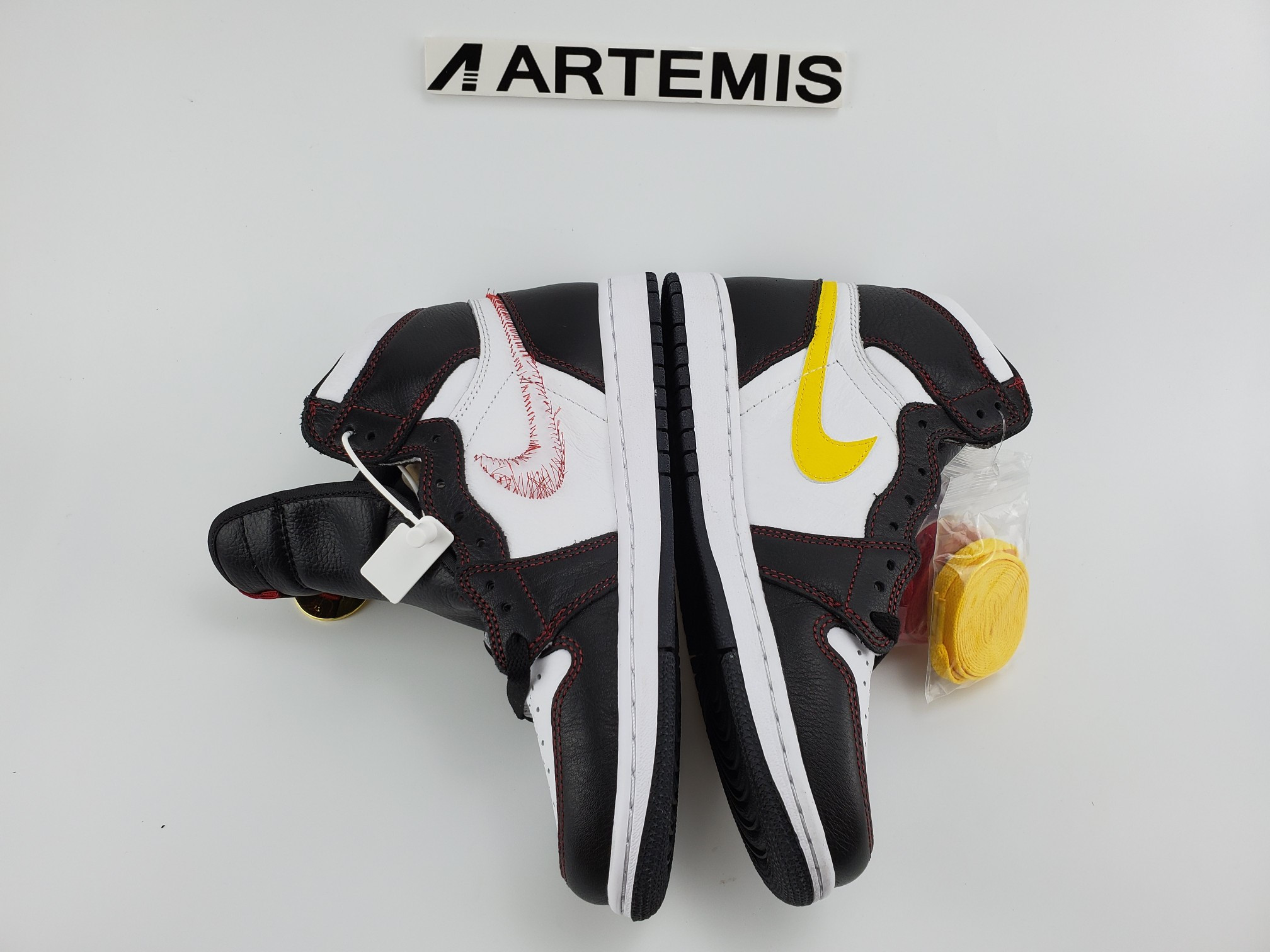 Air Jordan 1 Retro High OG Defiant