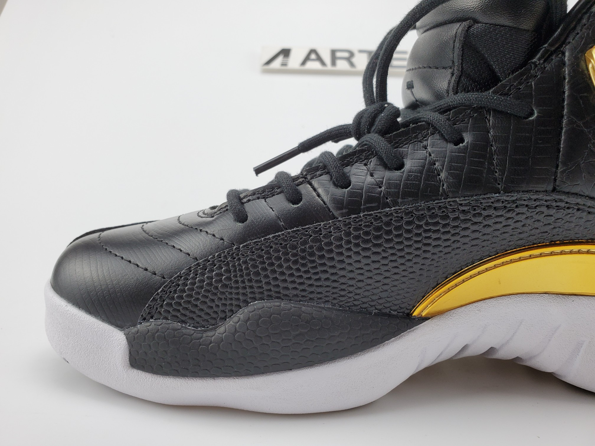 Air Jordan 12 Retro Black Metallic Gold White