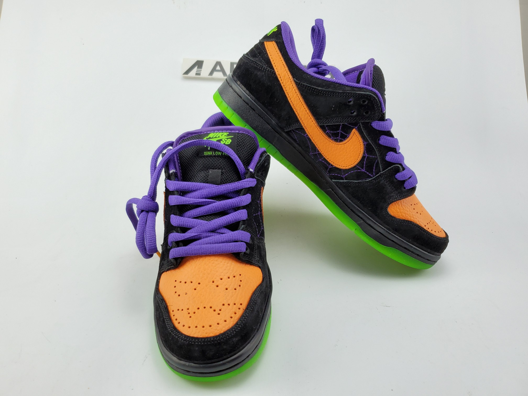 Nike SB Dunk Low Night of Mischief Halloween