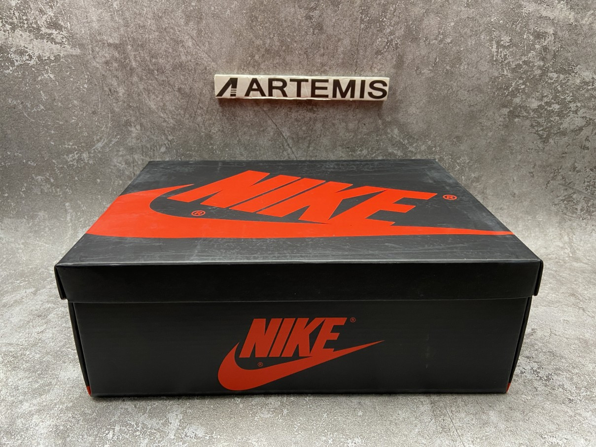 Air Jordan 1 Retro High Neutral Grey Hyper Crimson