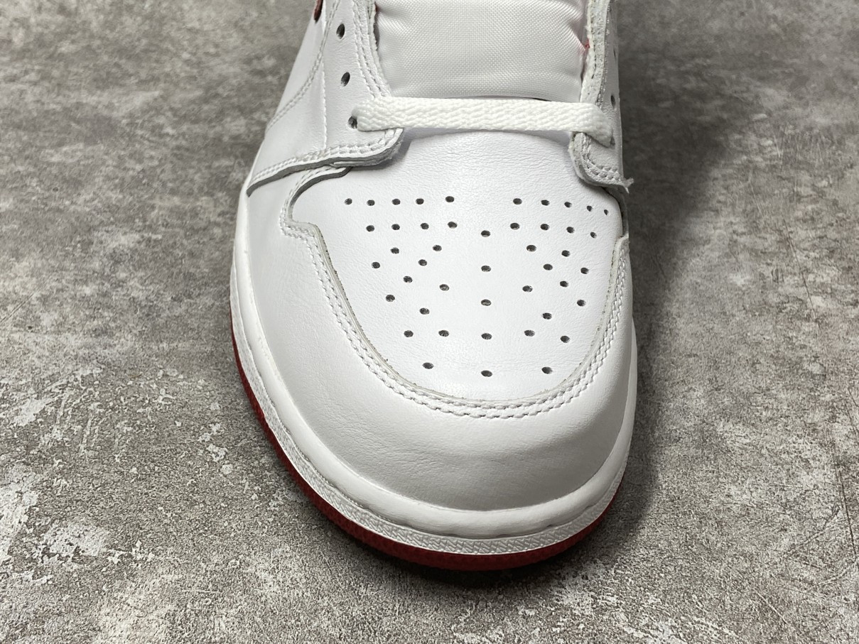 Air Jordan 1 Retro High Metallic Red