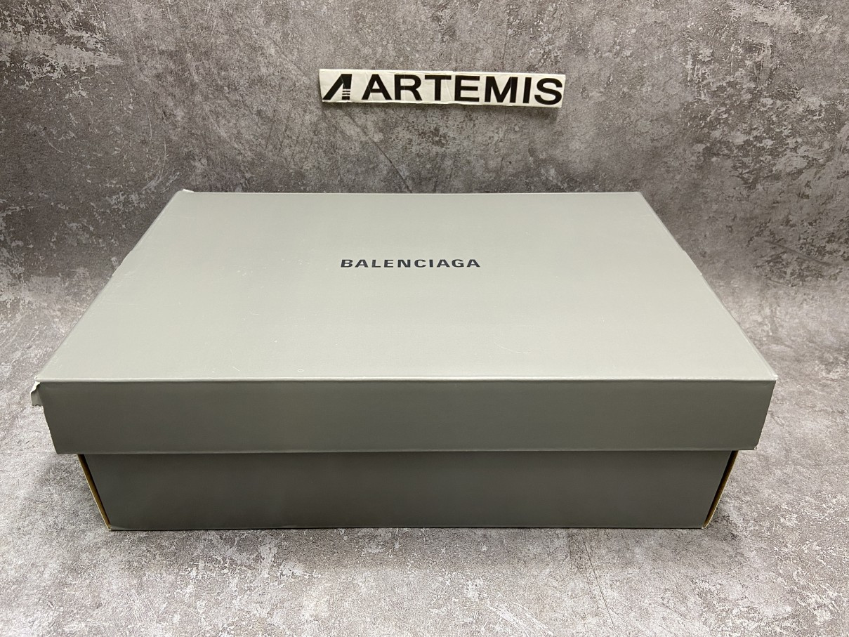 Balenciga Speed Graffiti Trainers White Black Logo