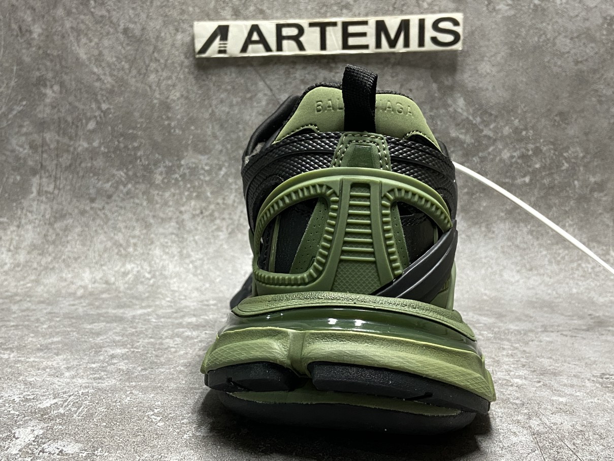 Balenciga Track 5.0  Black Green