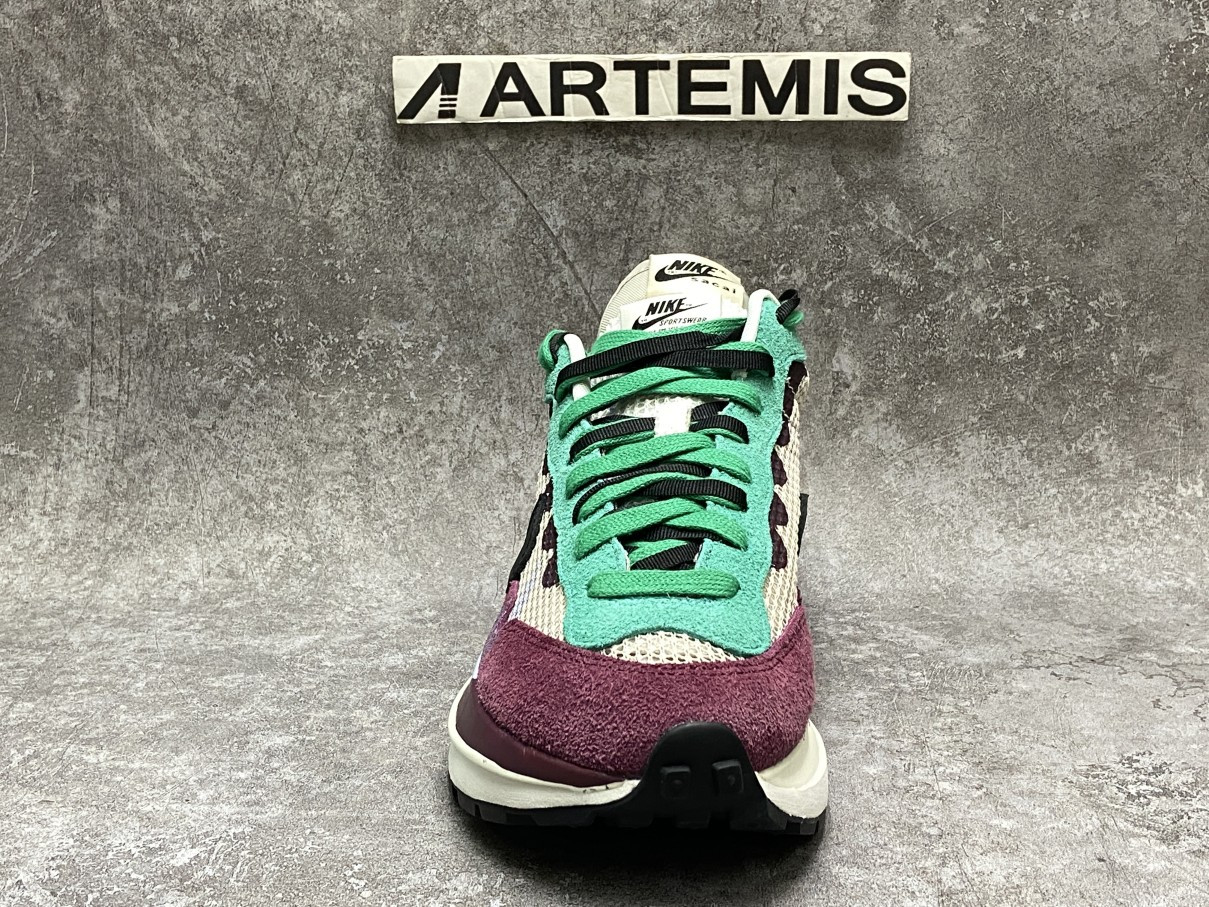 Nike Vaporwaffle Sacai Villain Red Neptune Green