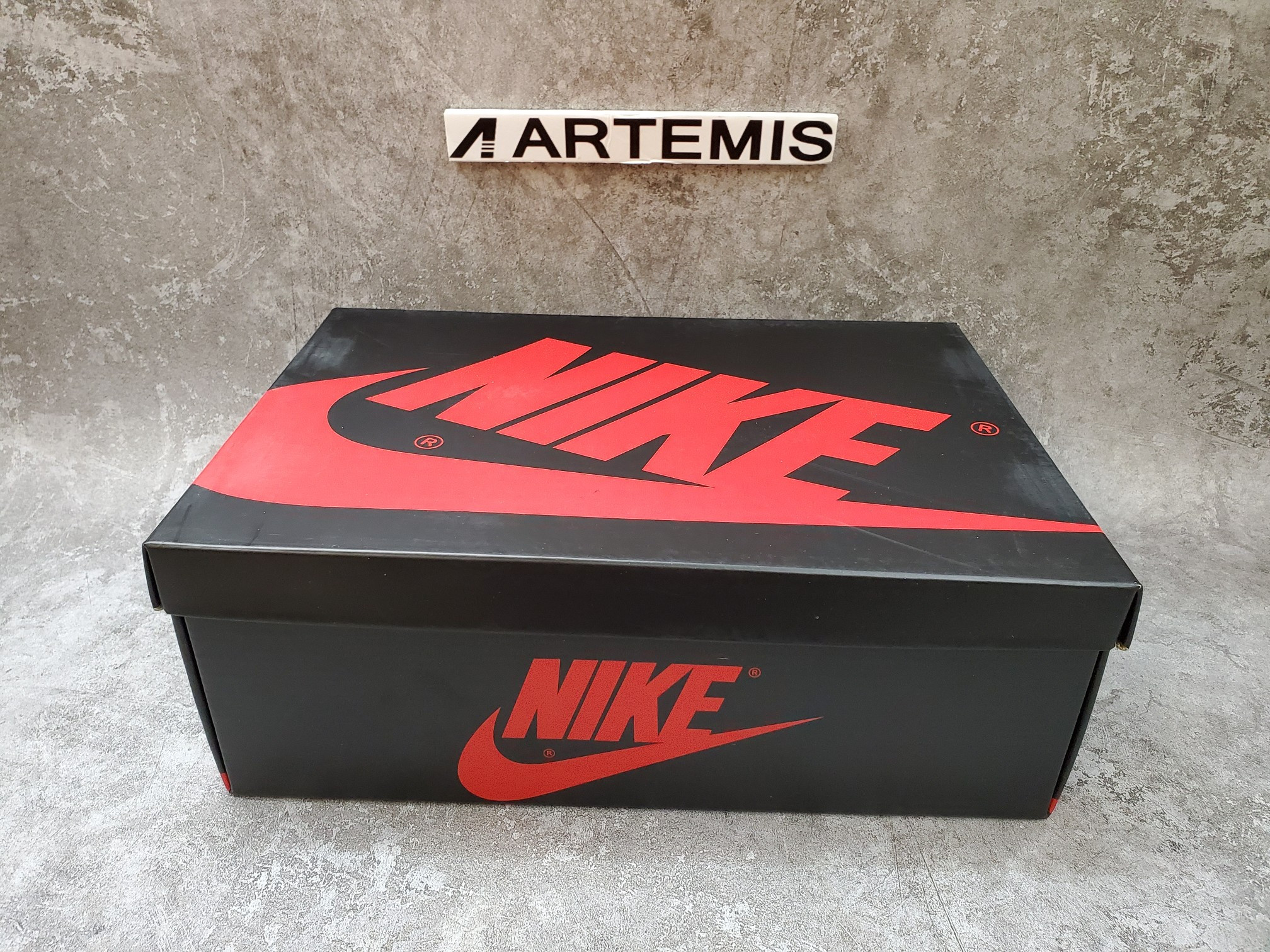 Air Jordan 1 Retro High OG Defiant SB NYC to Paris