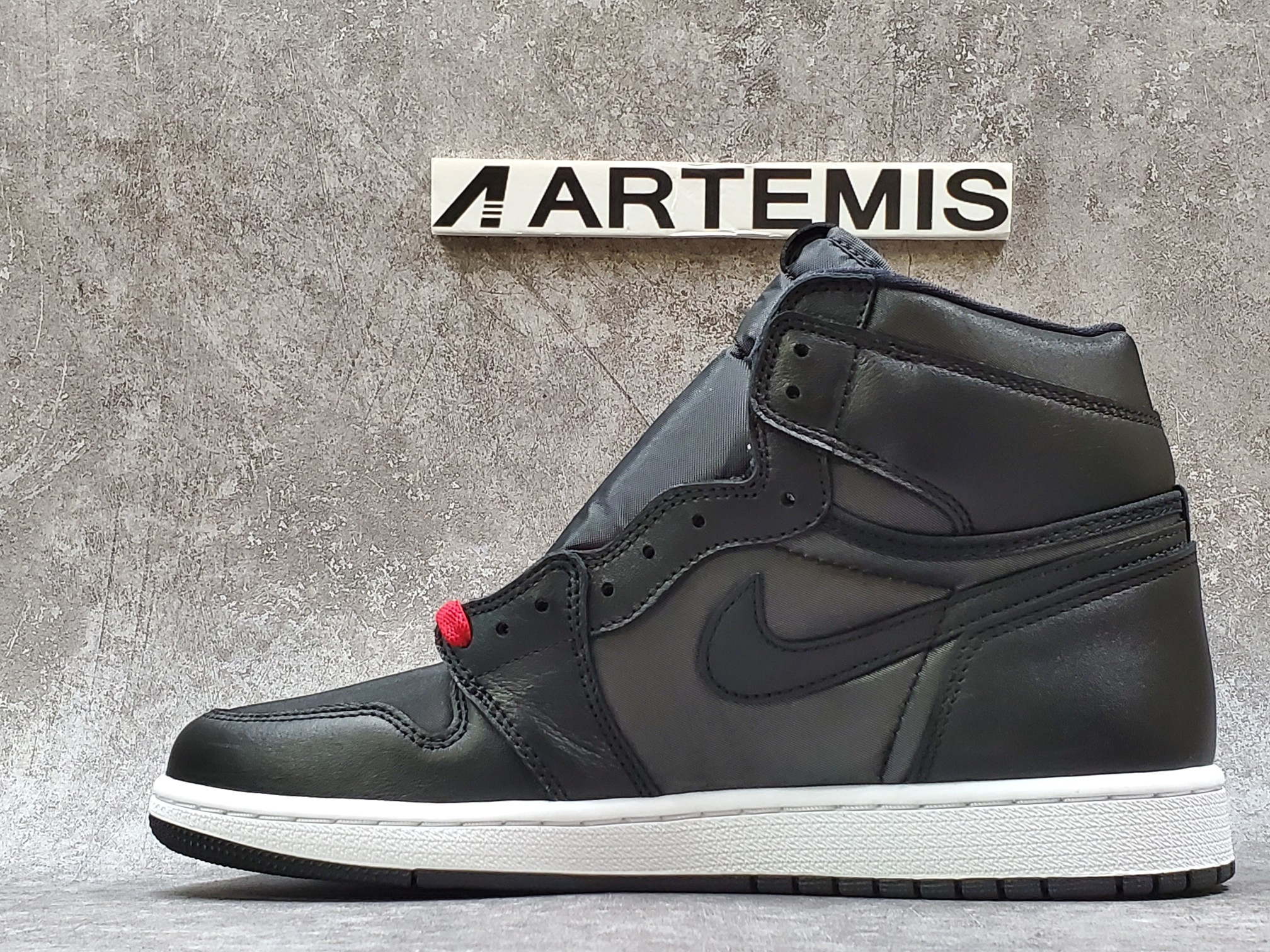 Air Jordan 1 Retro High Black Satin Gym Red