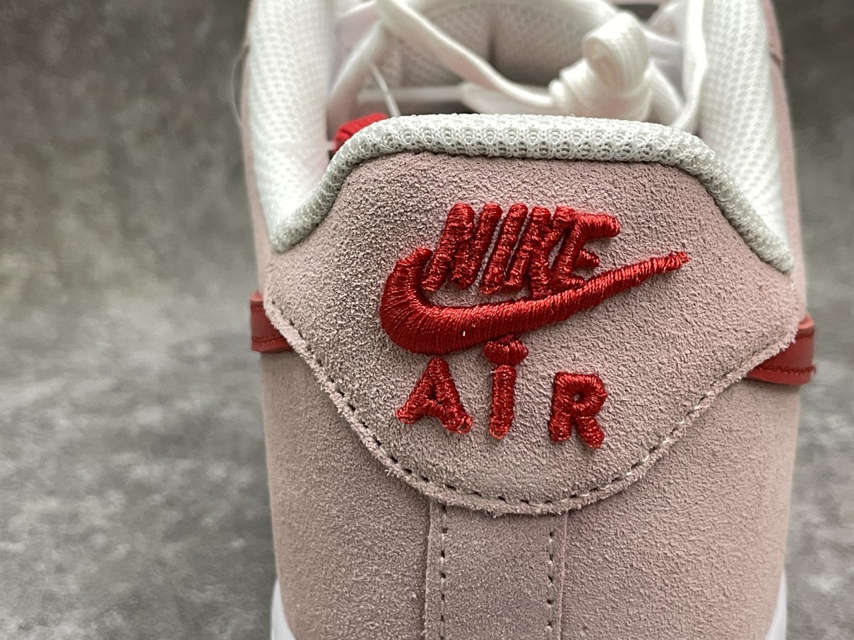 Nike Air Force 1 07 QS Valentine
