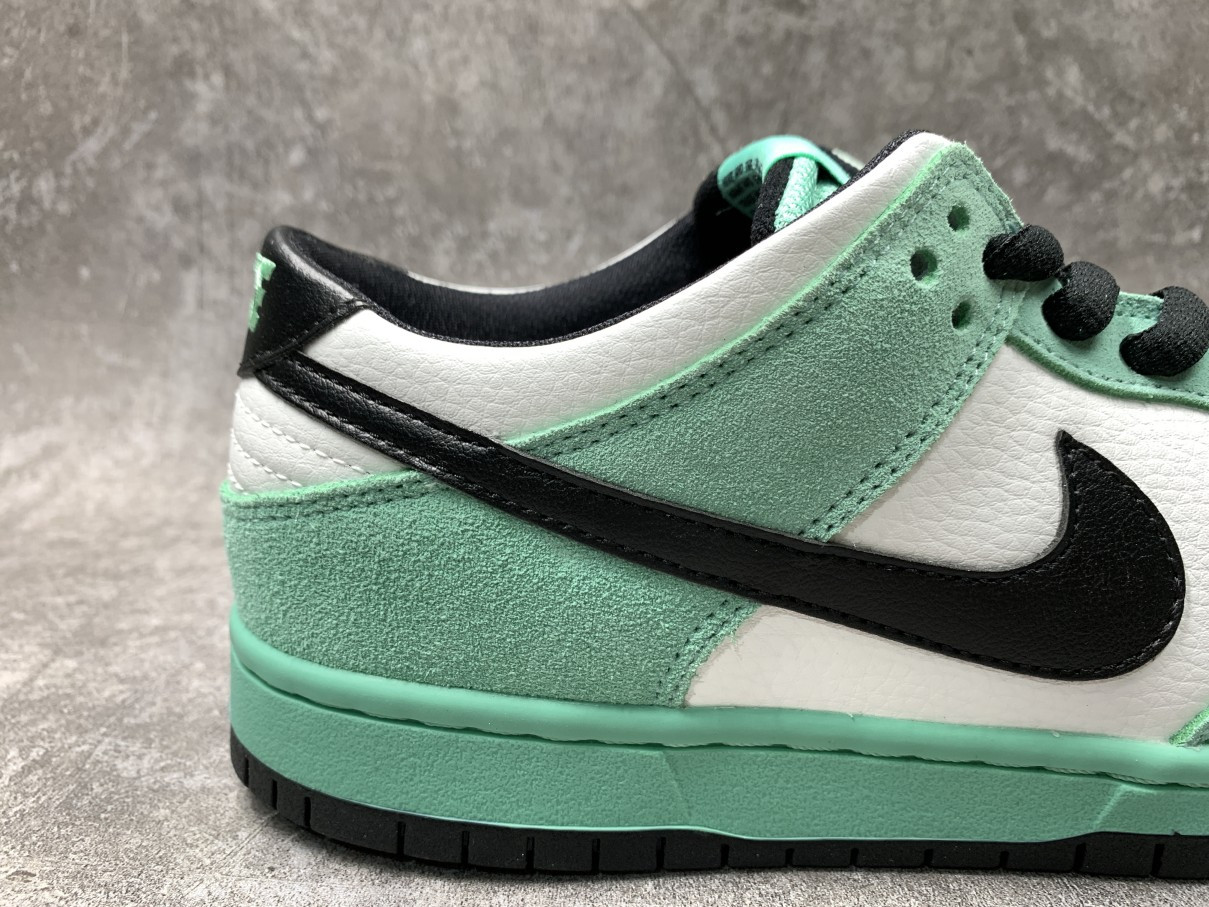 Nike Dunk SB Low Sea Crystal