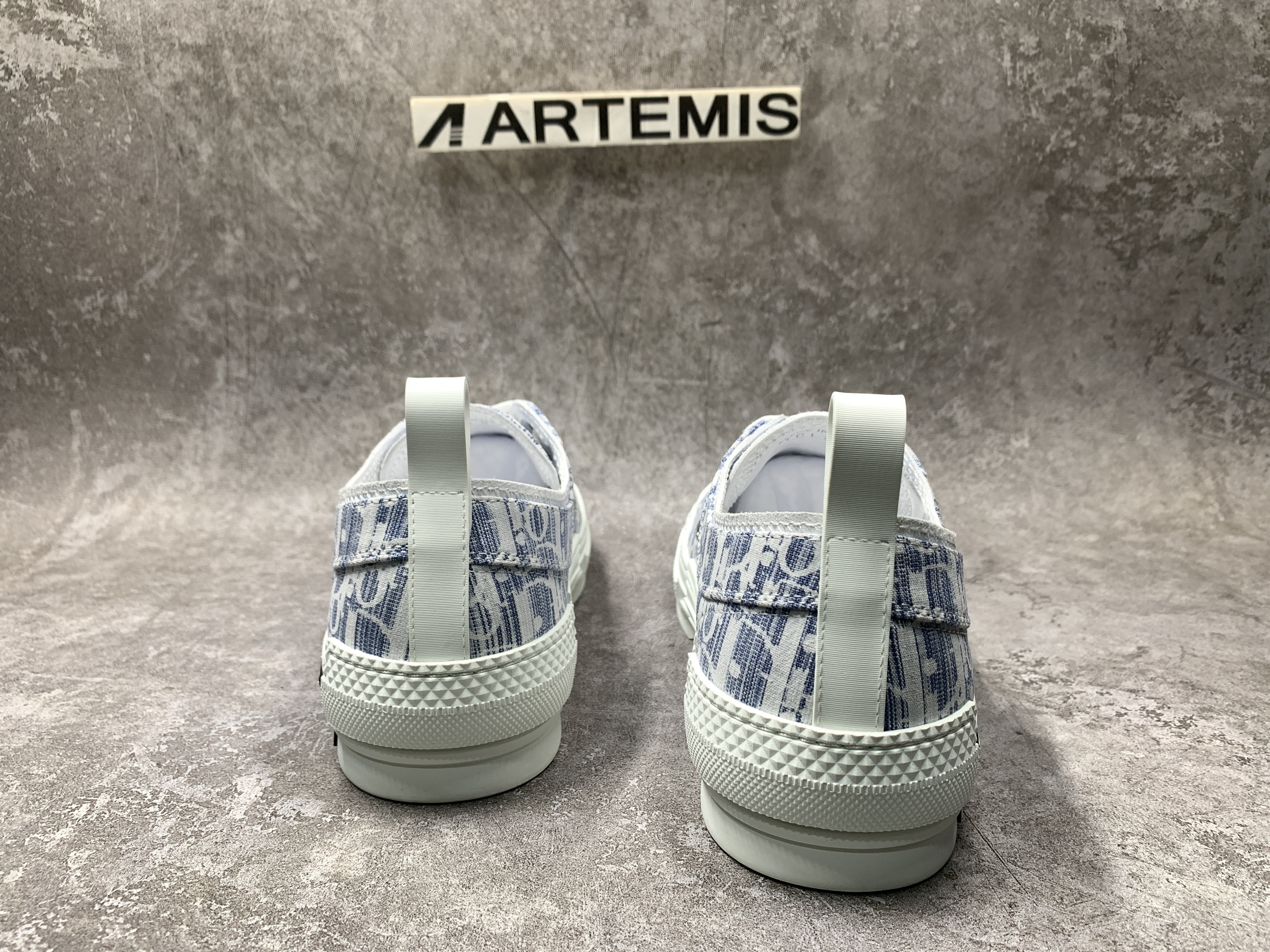 D*or b23 low blue