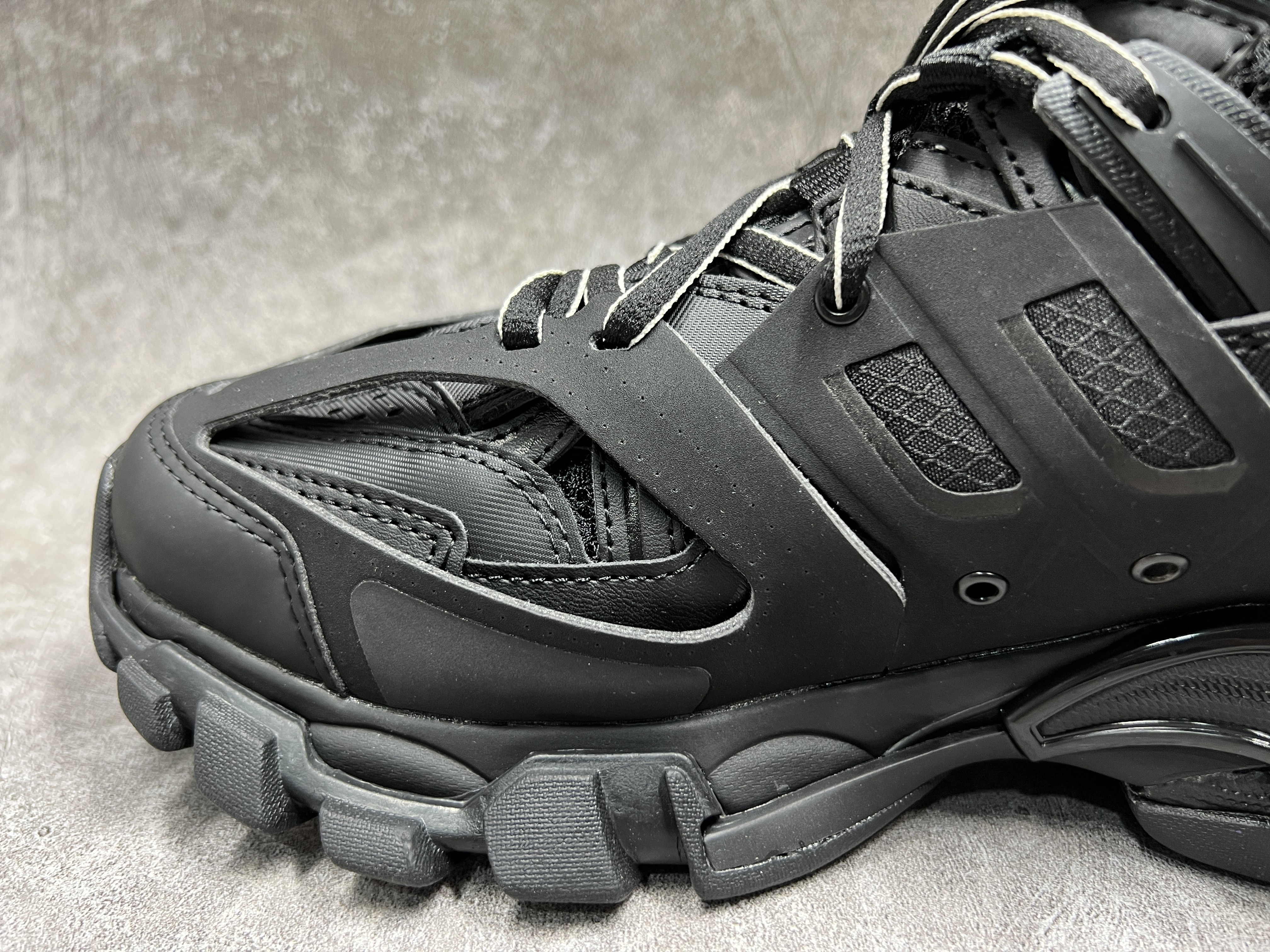 Balenciga Track Hike Black