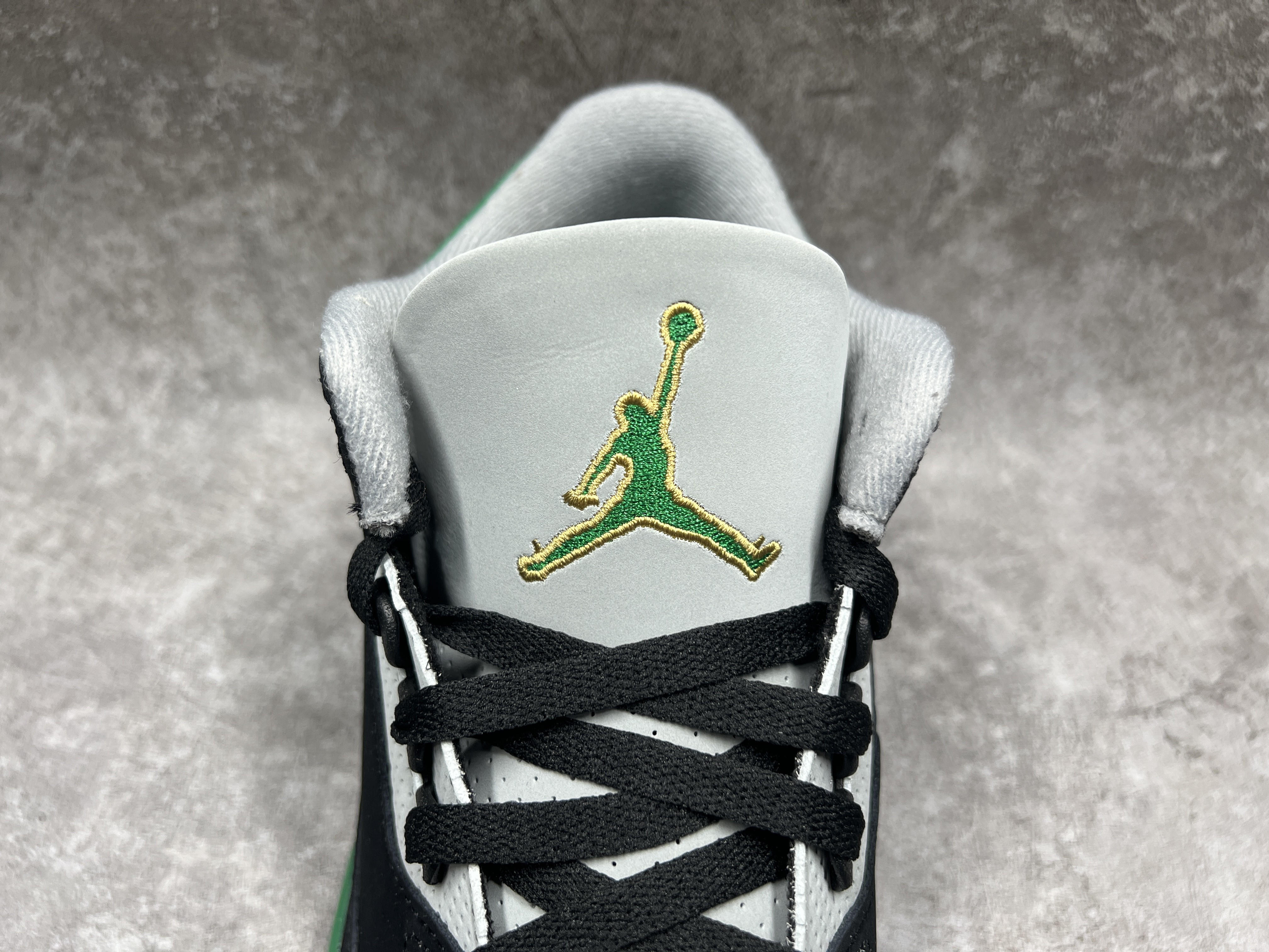 Air Jordan 3  Retro Pine Green