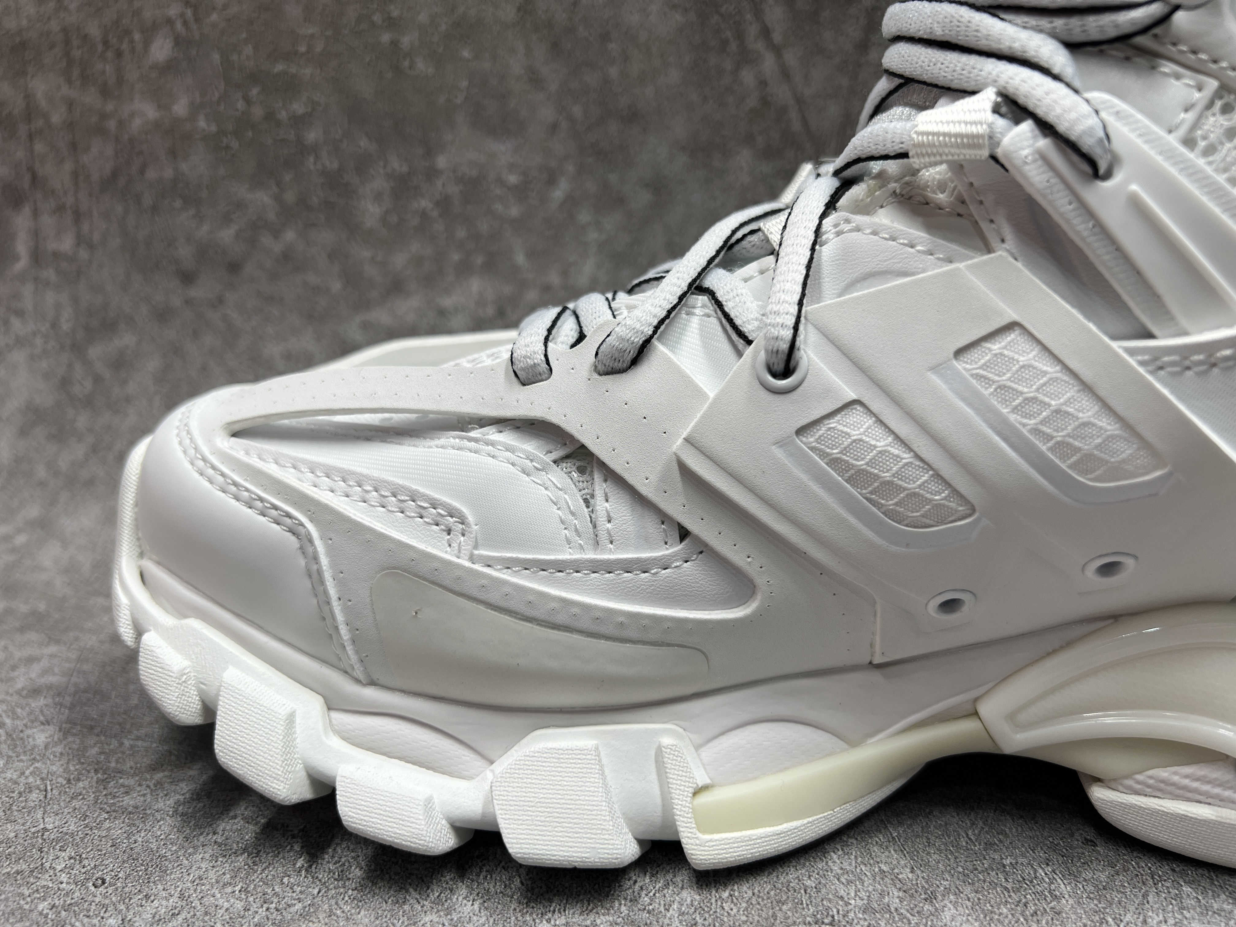 Balenciga Track Hike White