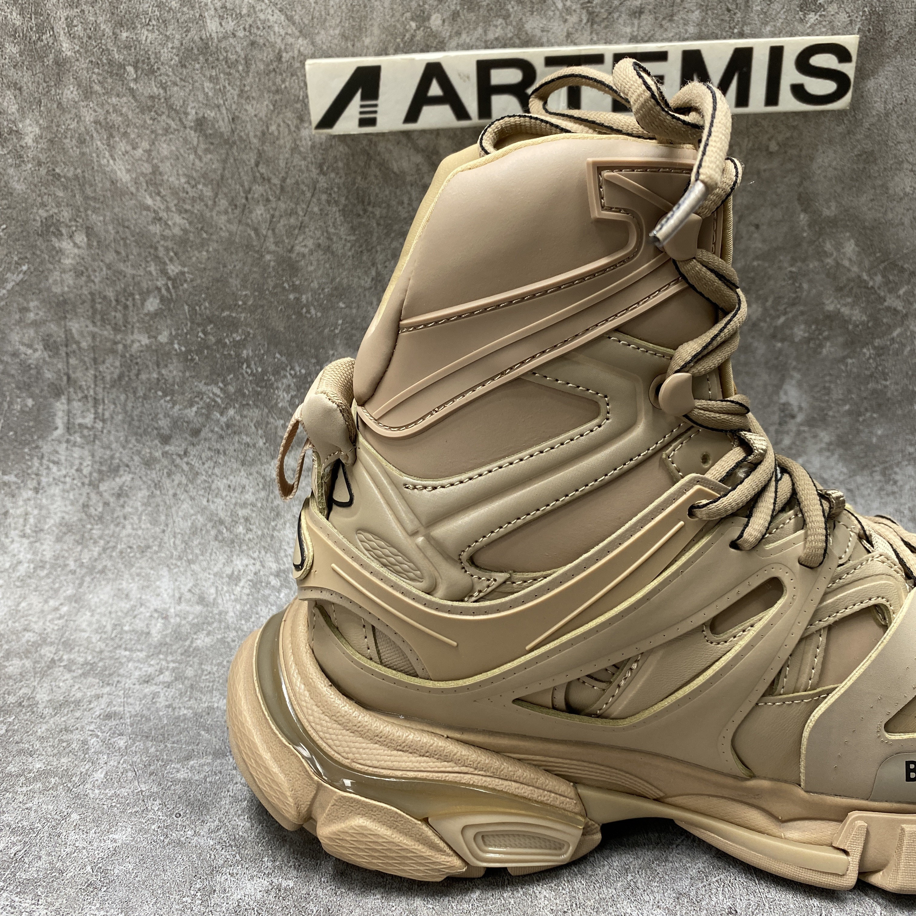 Balenciga Track Hike Beige