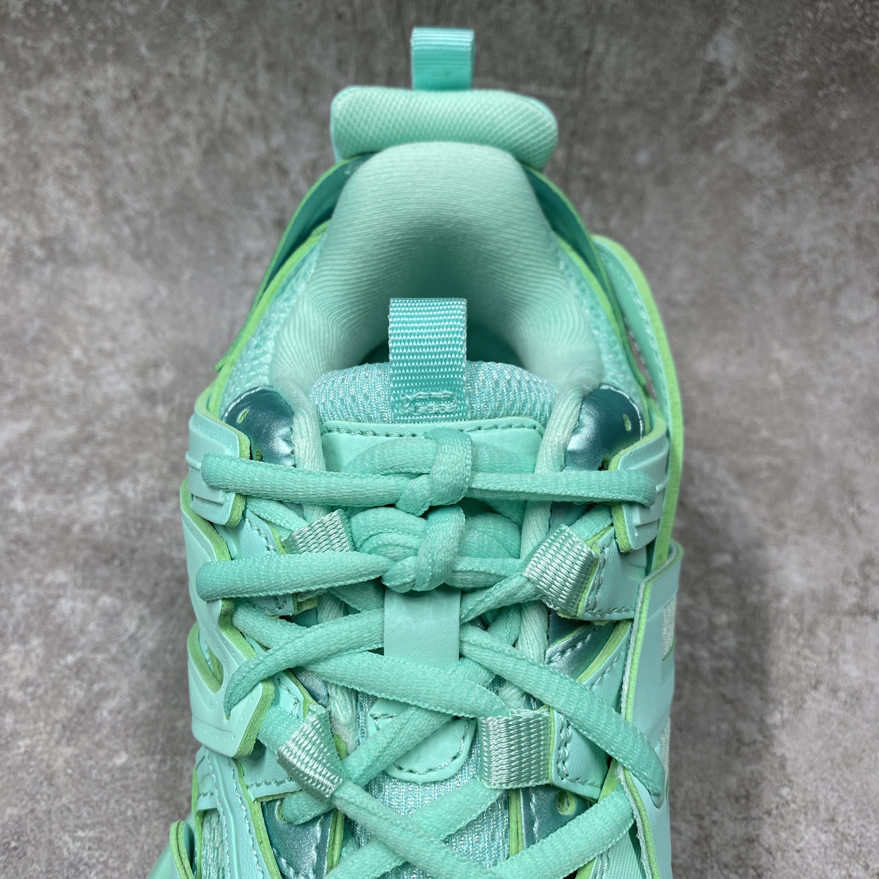 Balenciga Wmns Track Trainer Light Blue