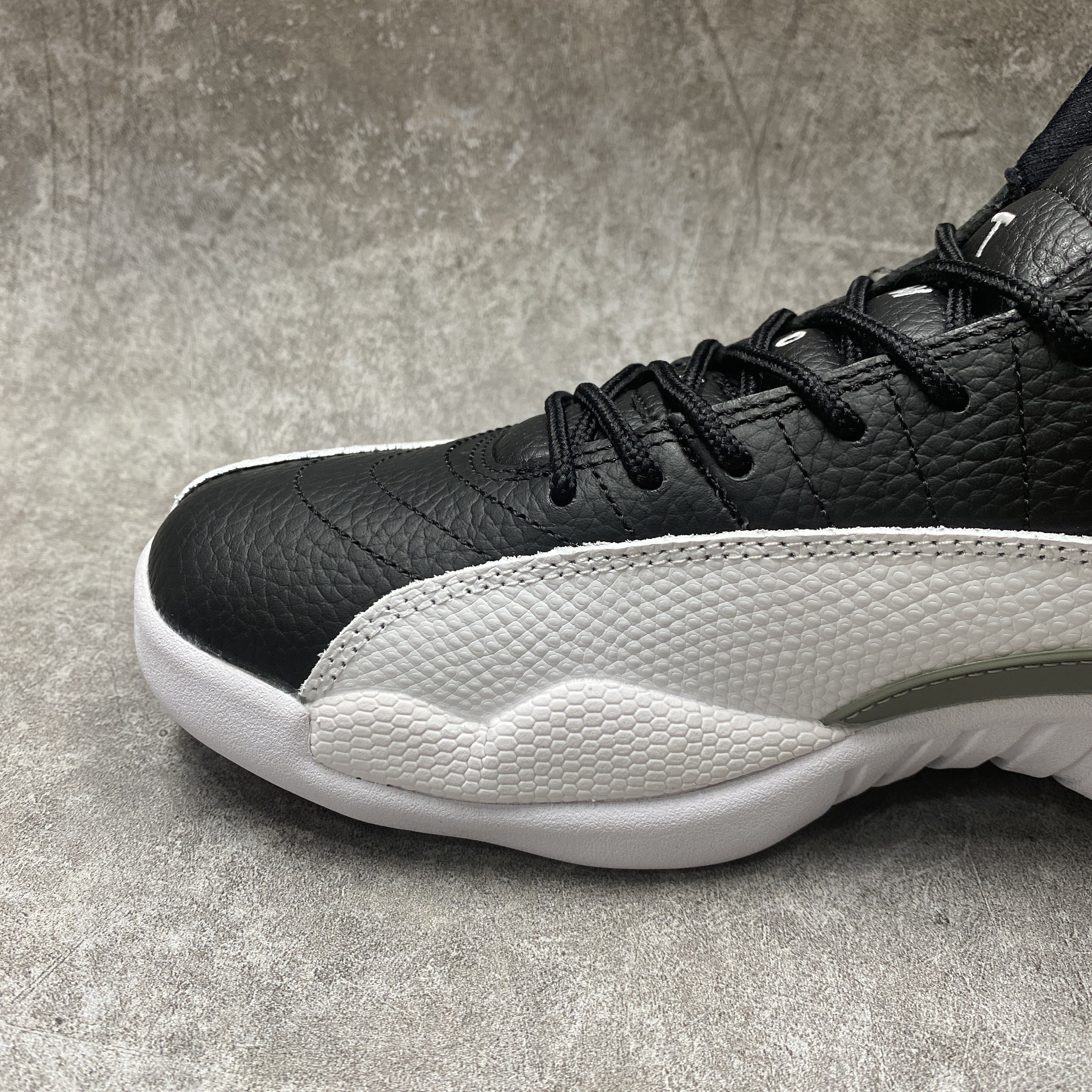 Air Jordan 12 Retro Playoffs (2022)
