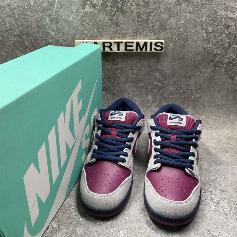 Nike SB Dunk Low Atmosphere Grey True Berry