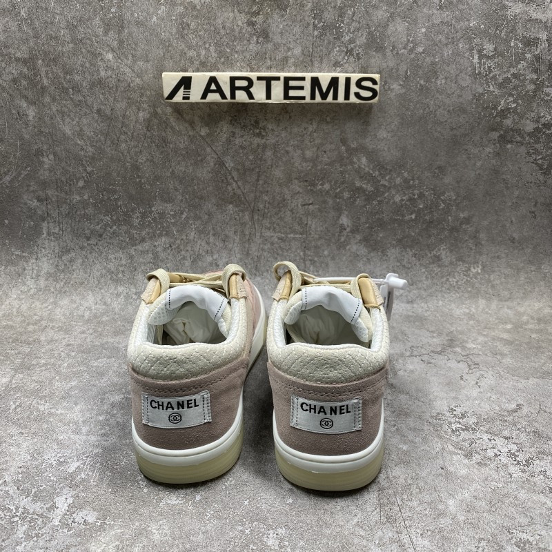 channel 22c Di*m*nd sports shoes in pink