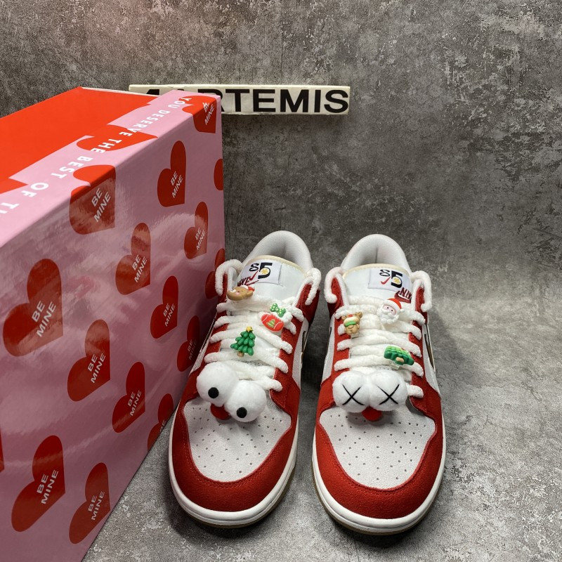 Nike Dunk Low SE Merry Christmas