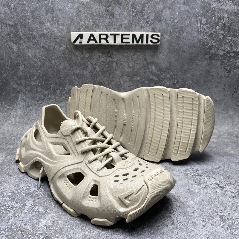 Balenciga HD Lace-Up Sneaker in beige