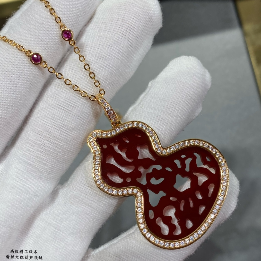Qeelin Large Hollow Gourd Necklace