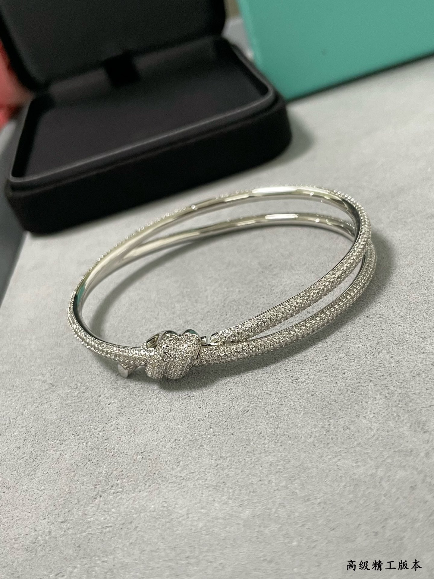 t*f*ny & co. t wire knot full Di*m*nd bracelet