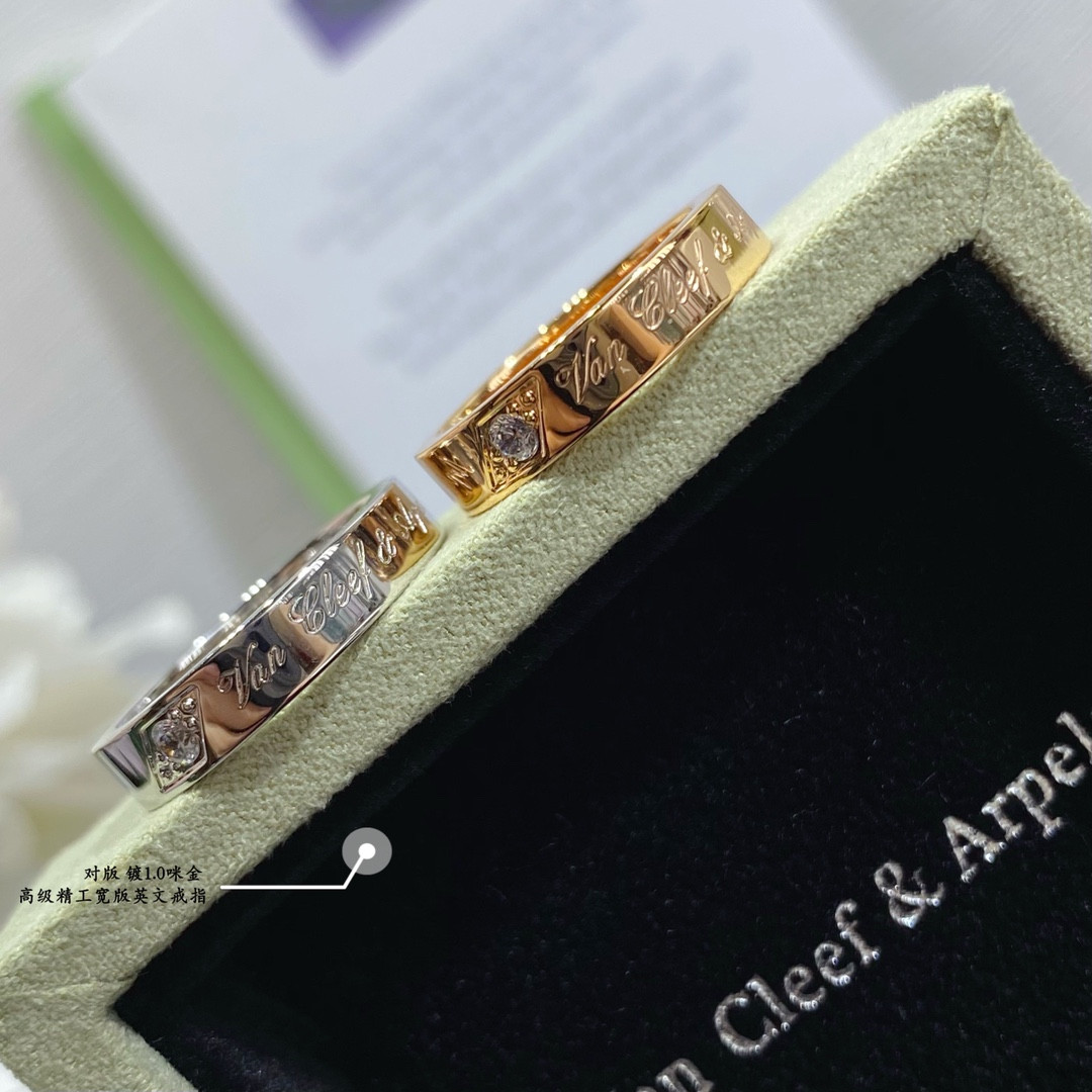 V*N CL*F & arpels narrow english ring