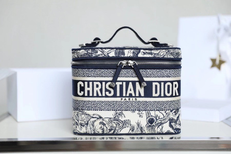 D*or travel make up bag
