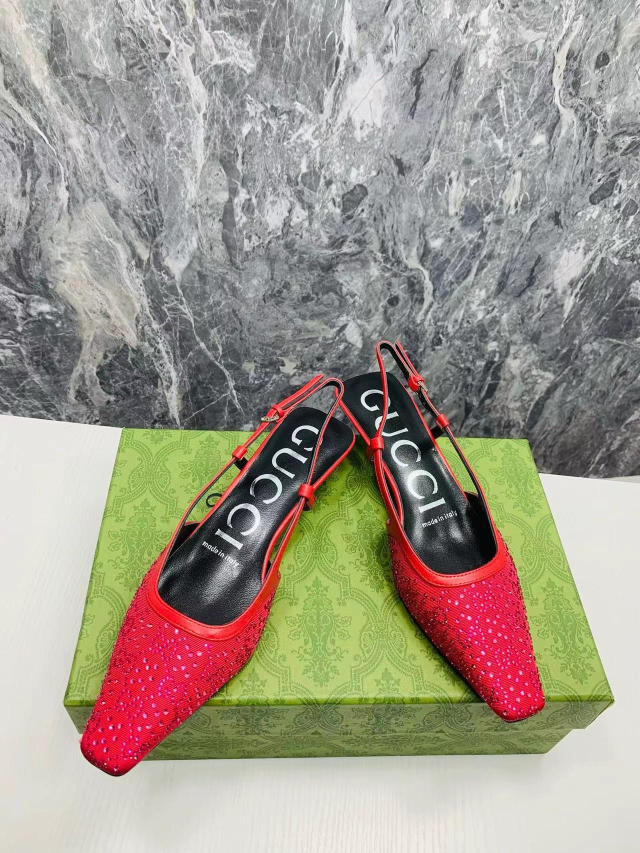 ua G*u*i slingback pump