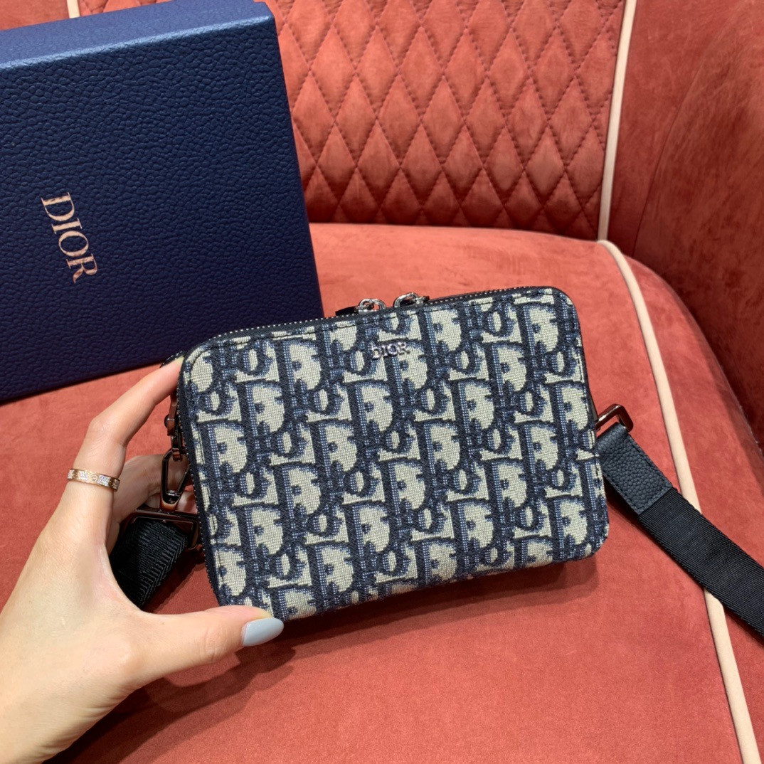 D*or pouch with shoulder strap 17cm