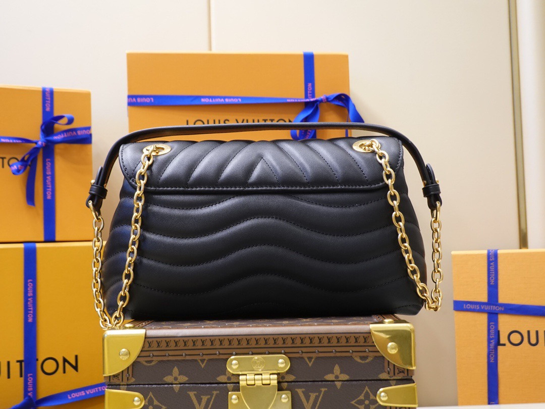 LV NEW WAVE CHAIN BAG M58552