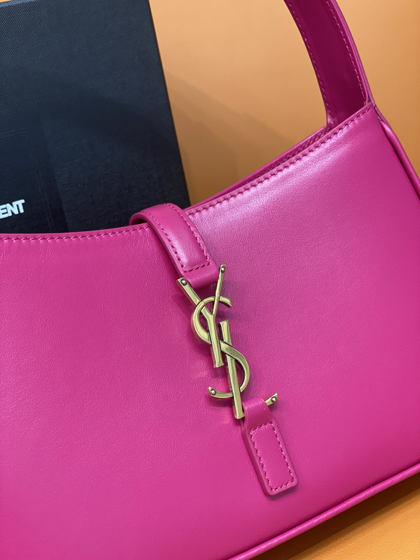 Y*L le 5 À 7 in smooth leather blanc pink 23 x 16 x 6.5 cm