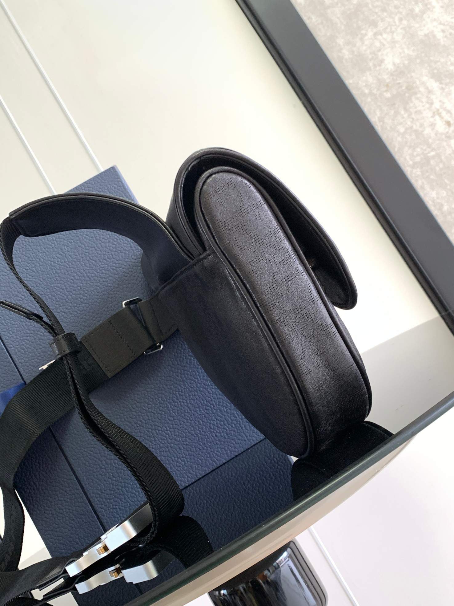 ch**an D*or D*or homme bags leather black 26 x 19 x 4.5 cm