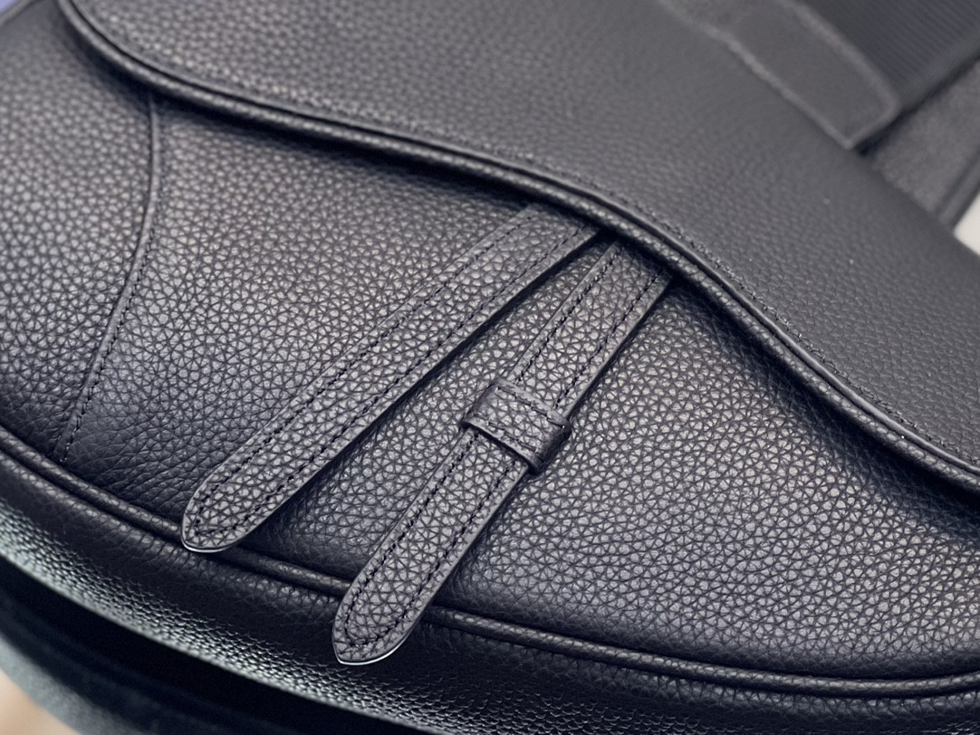 D*or saddle bag black grained calfskin 26 x 19 x 4.5 cm