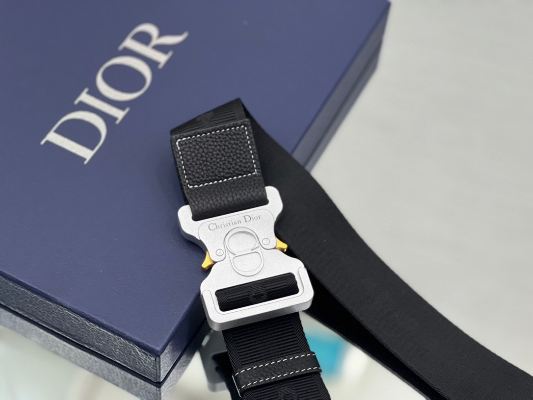 D*or saddle bag black grained calfskin 26 x 19 x 4.5 cm