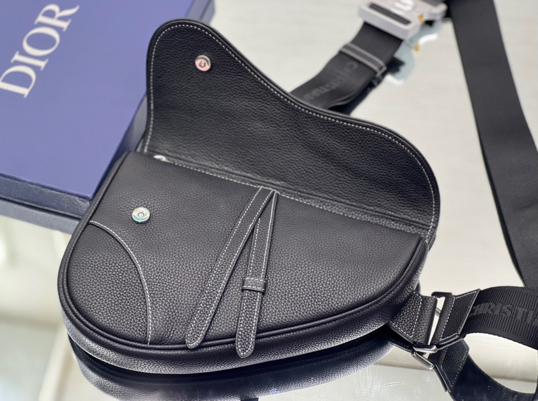 D*or saddle bag black grained calfskin 26 x 19 x 4.5 cm
