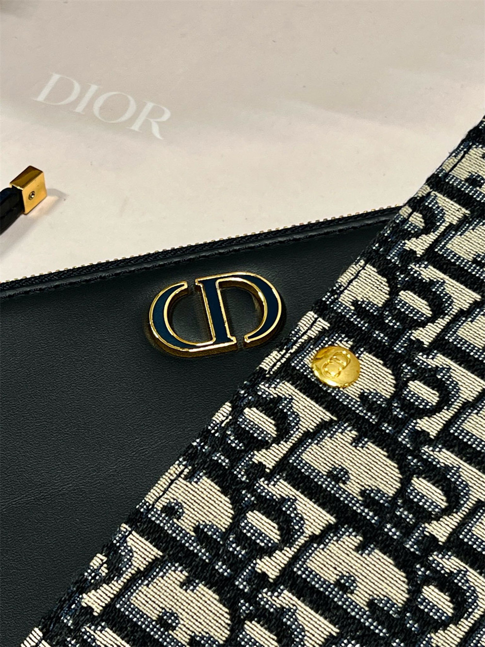 D*or 30 montaigne avenue bag blue D*or oblique jacquard 22.5 x 12.5 x 6.5 cm