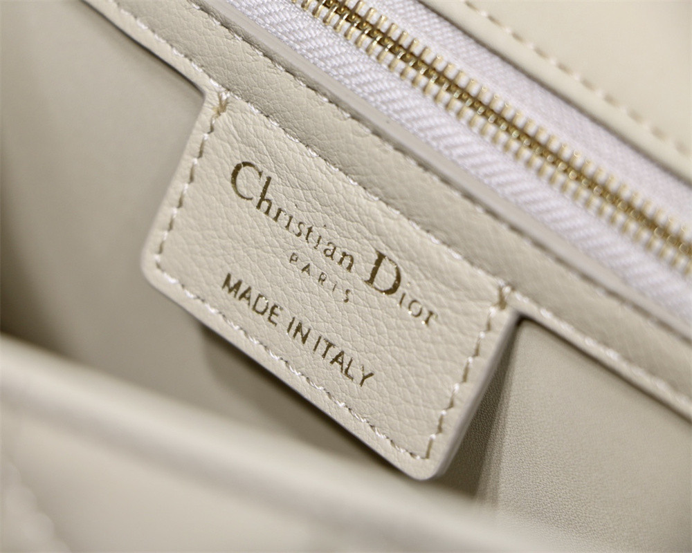 large d*or caro bag beige S*pple cannage calfskin 29 x 18 x 10 cm