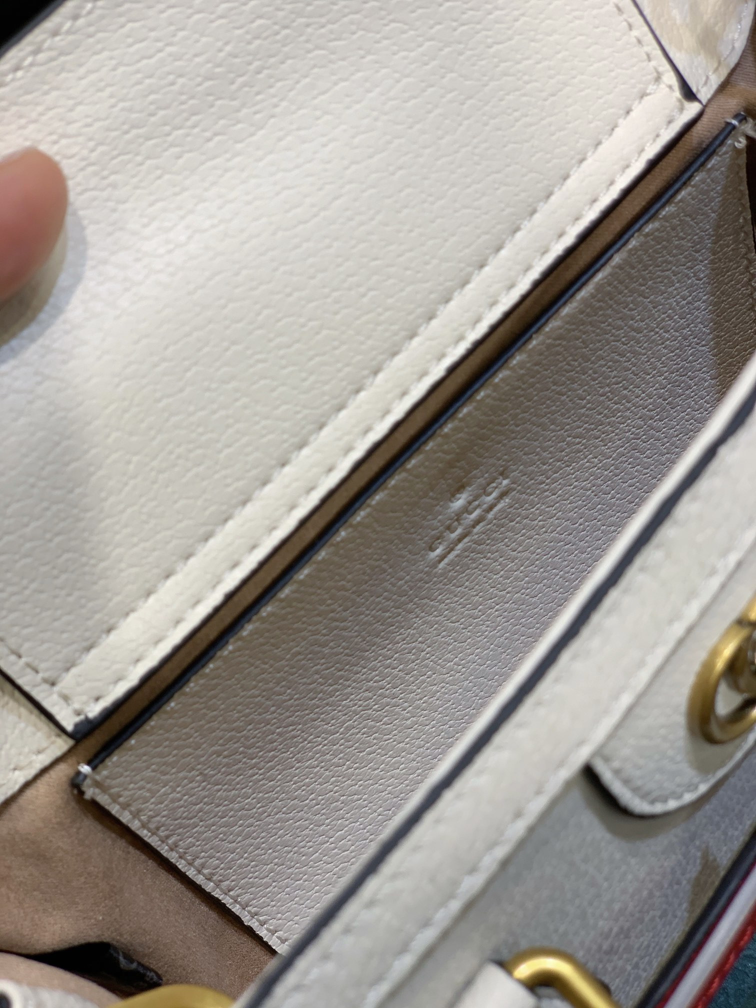 G*u*i diana small shoulder bag white 25w x 16h x 9d cm