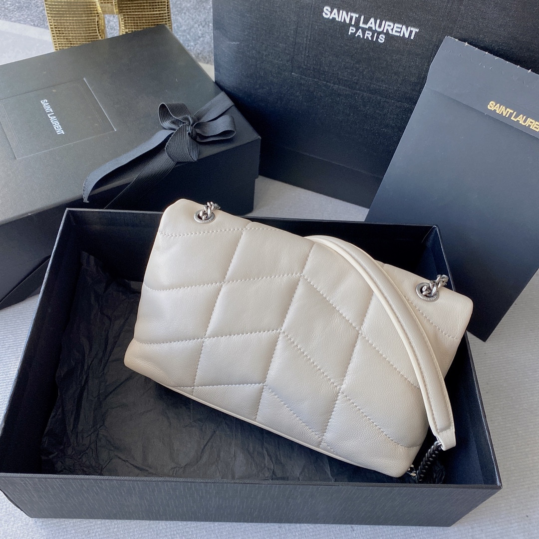 Y*L puffer in leather white silver 23 x 15.5 x 5.8 cm