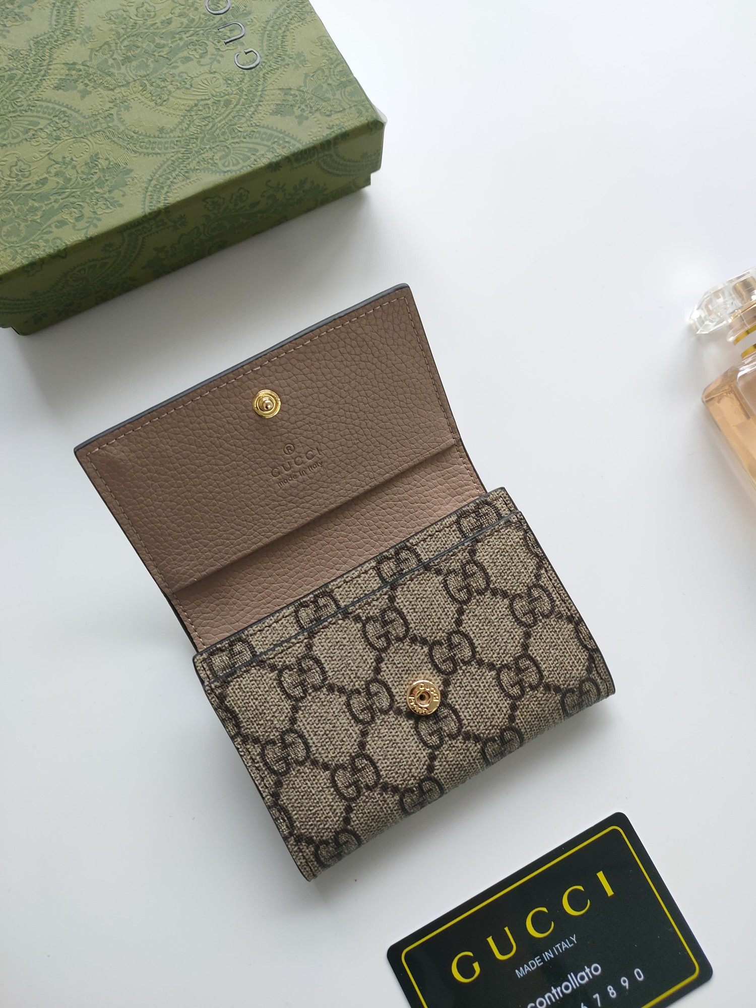 G*u*i gg  card case wallet