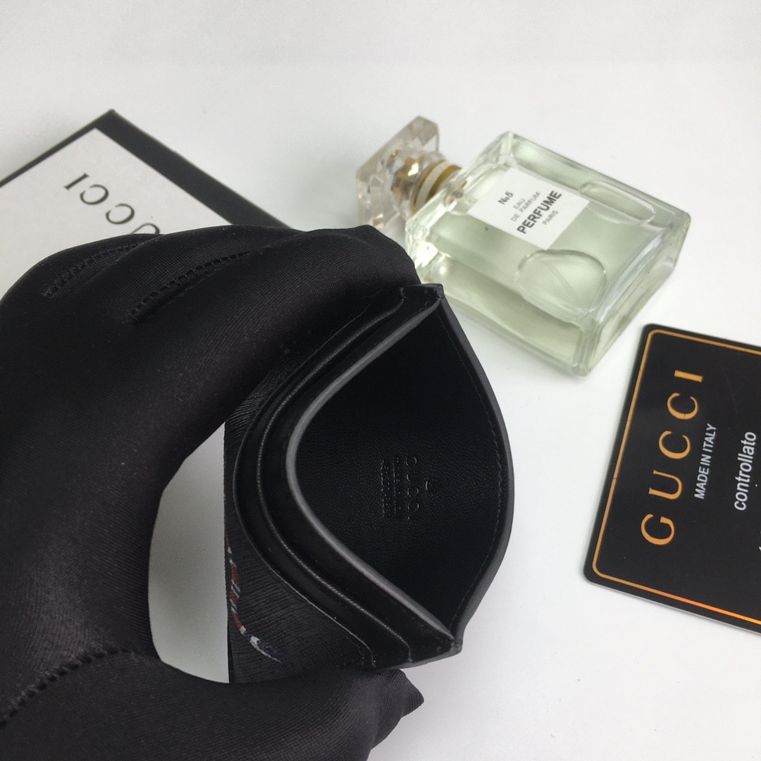 G*u*i gg  card case wallet