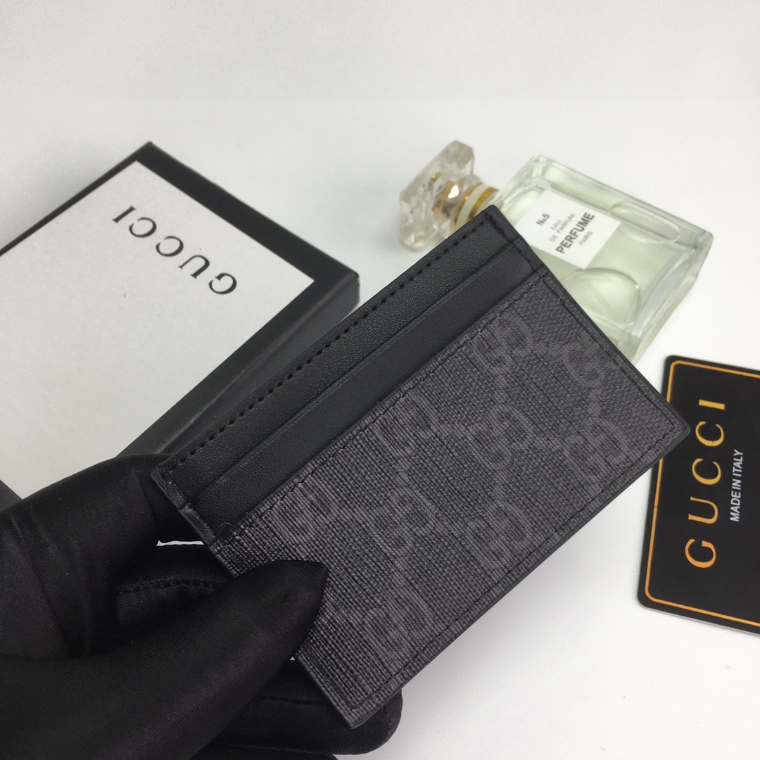 G*u*i gg  card case wallet
