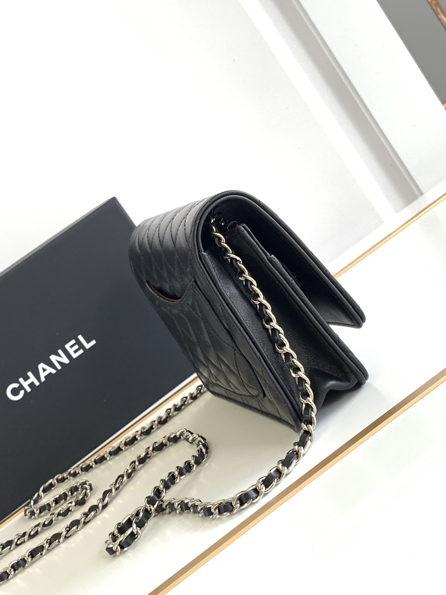 Ch*el classic wallet on chain 4.8 × 7.5 × 1.4 in