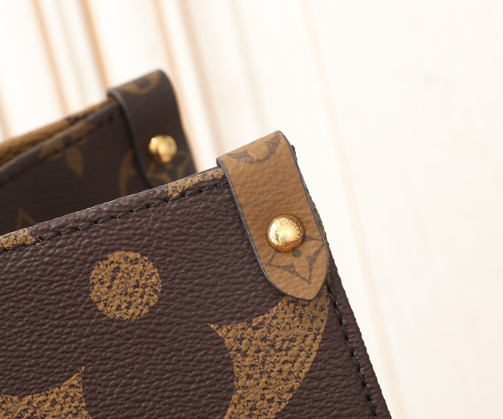 LV OnTheGo Voyage M46823 16.9 x 13 x 7.3 inches