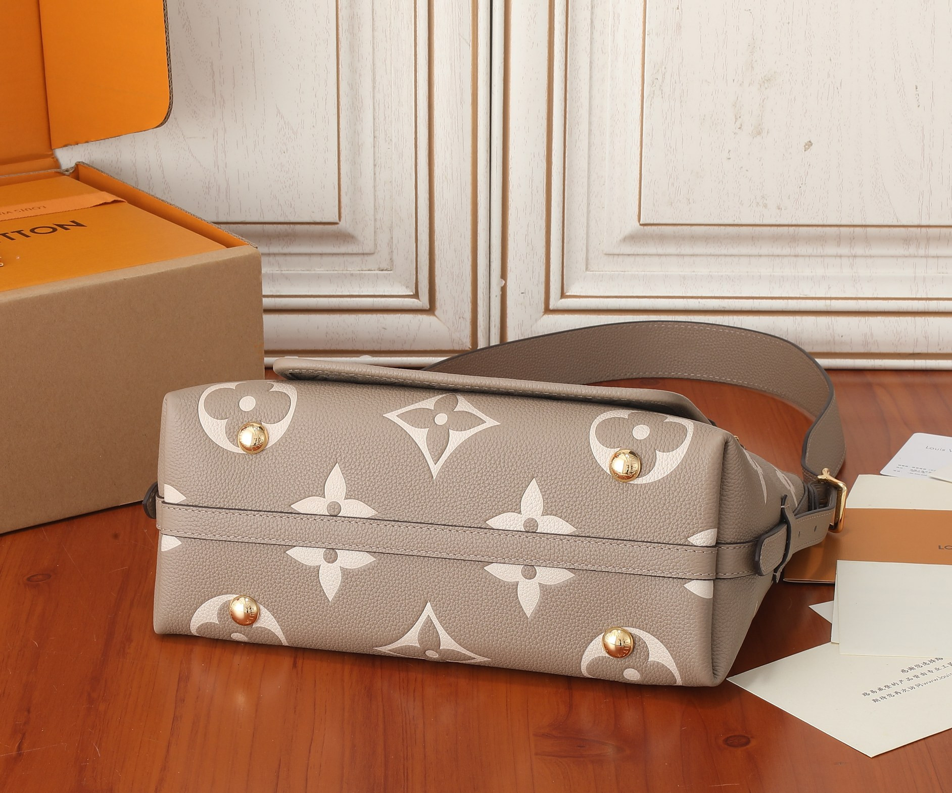 LV  CarryAll PM M47180 11.6x9.4x4.7 inches