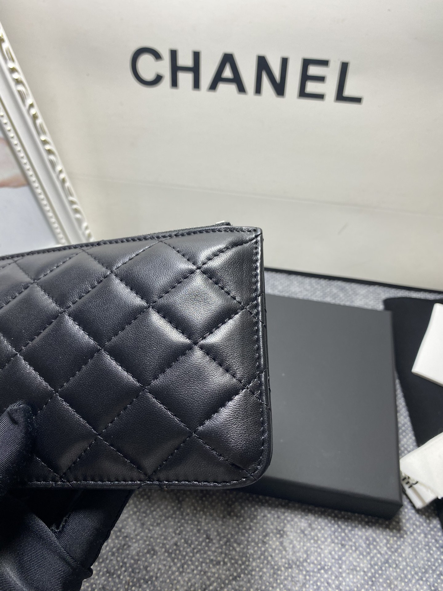 Ch*el long zipped wallet 19-11cm