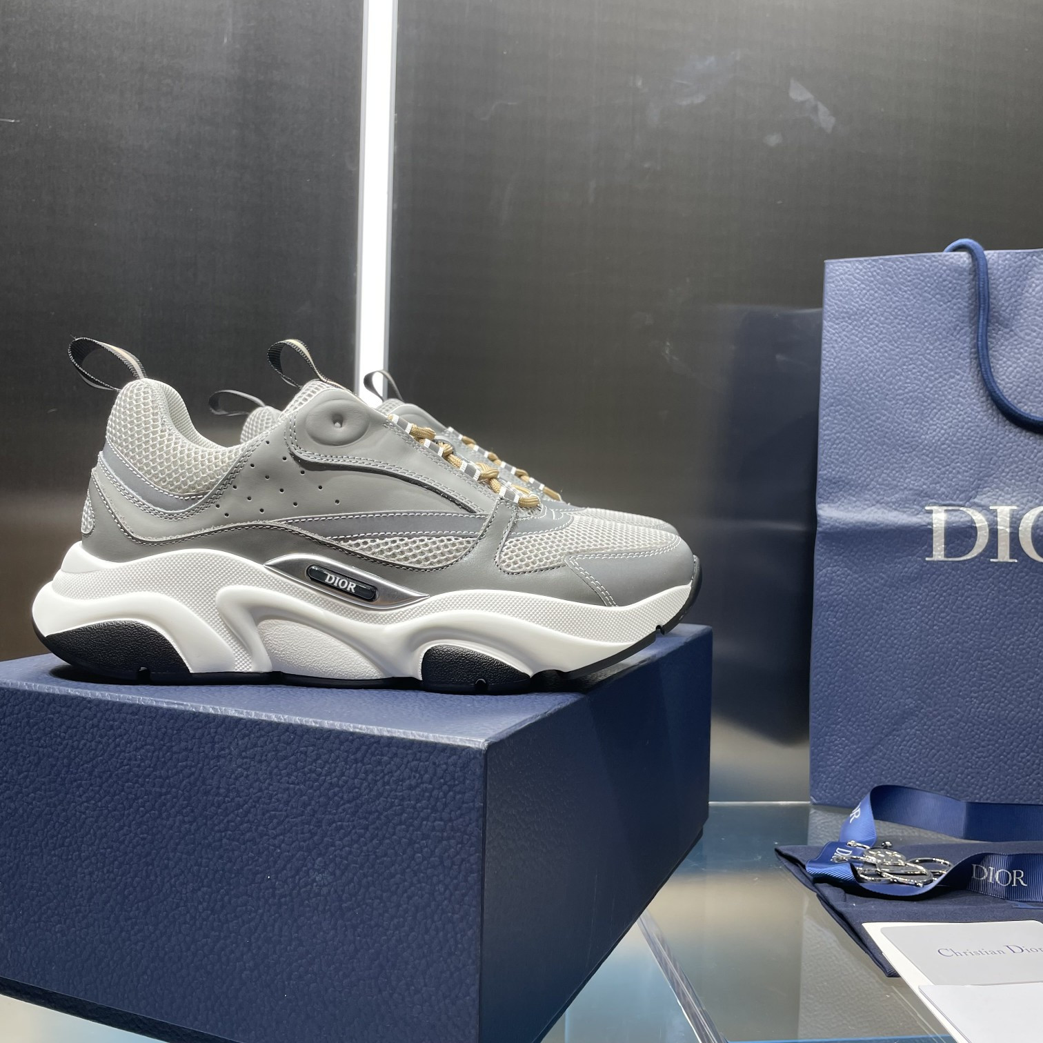 ua D*or b22 gray sneaker