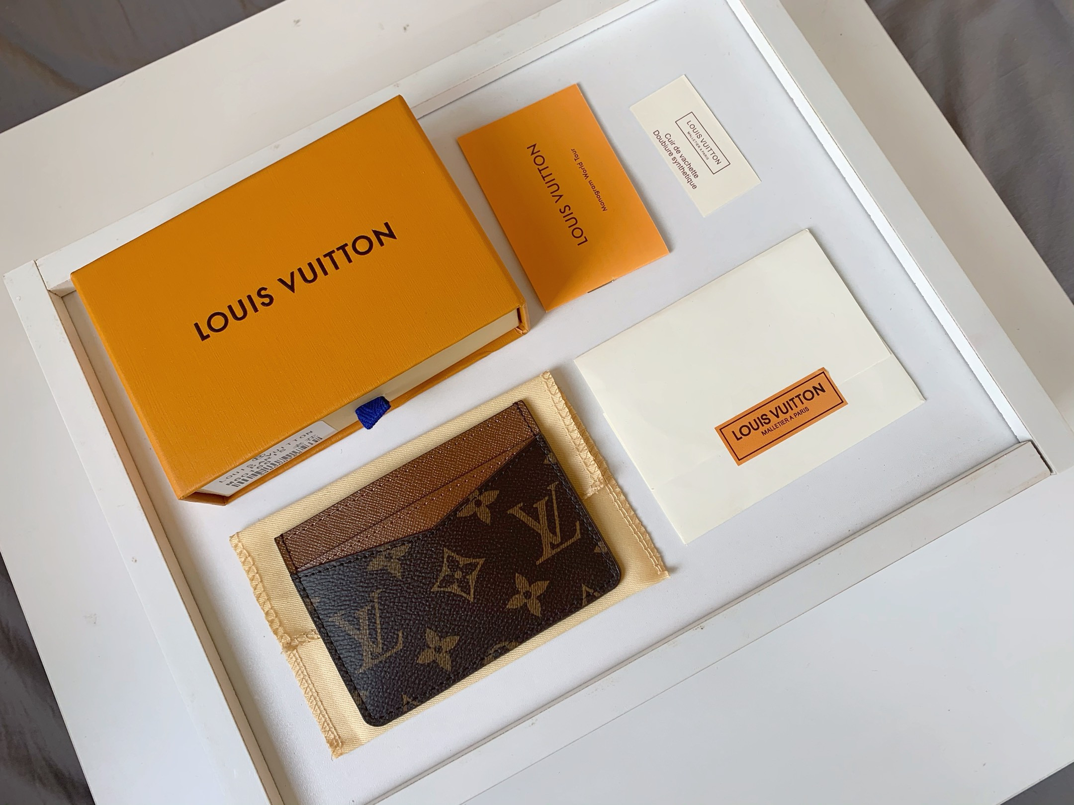 l0*is V*t0n lv card holder  8x11cm
